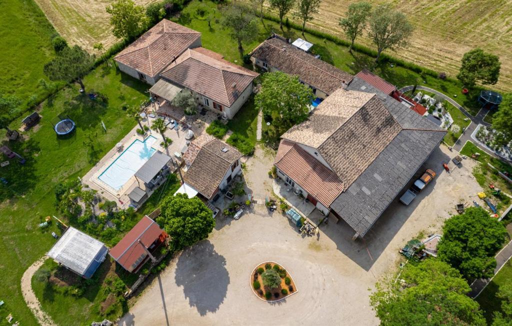 Studio Du Daudou Piscine Jacuzzi Partages Septfonds Exterior photo